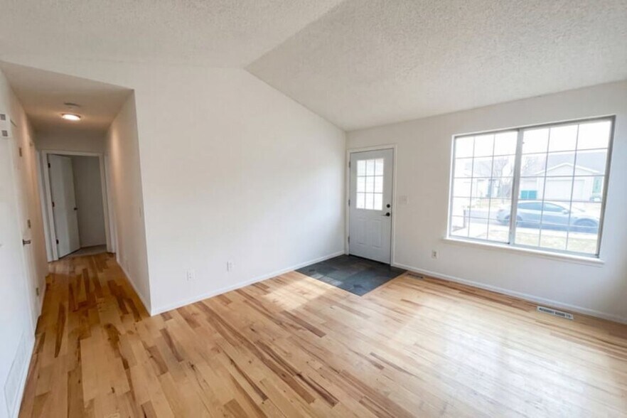 Building Photo - 12117 Monaco Dr