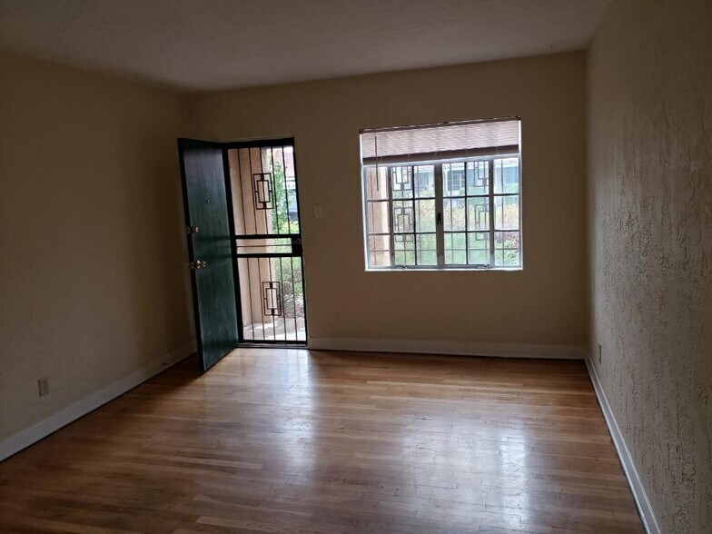 Building Photo - 403 11th St SW