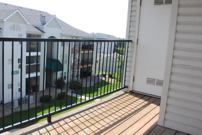 Building Photo - MOVE IN INCENTIVE - Two Weeks Free!!