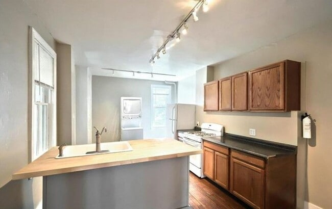 Building Photo - Coming Soon! Beautiful 3 Bedroom, 1 Bath C...