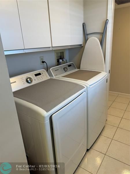 Building Photo - 3499 Oaks Way