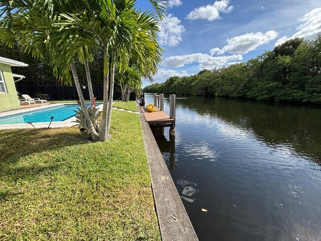 Building Photo - 1700 NW 36th Ct