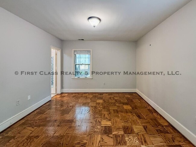 Building Photo - 500 Ashworth Rd