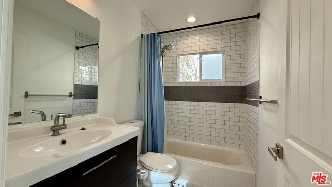 Building Photo - 6056 Fair Ave