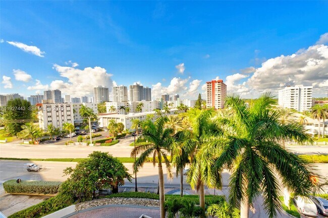 Building Photo - 3140 S Ocean Dr