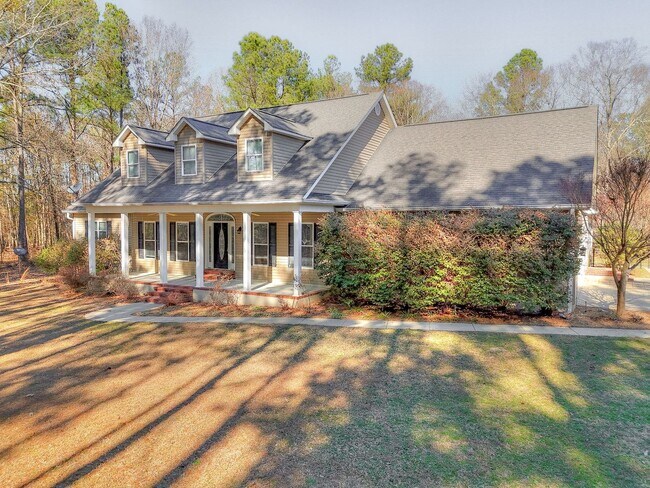 Building Photo - Large House on 3.5 Acres in Harlem