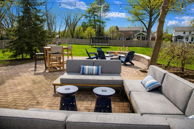 Building Photo - 2S316 Arrowhead Dr