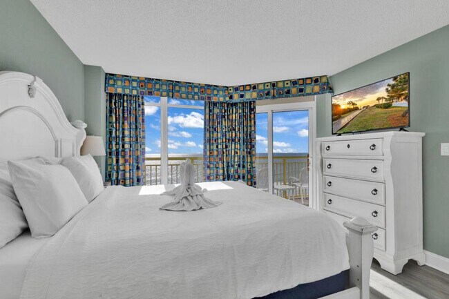 Building Photo - 2701 S Ocean Blvd