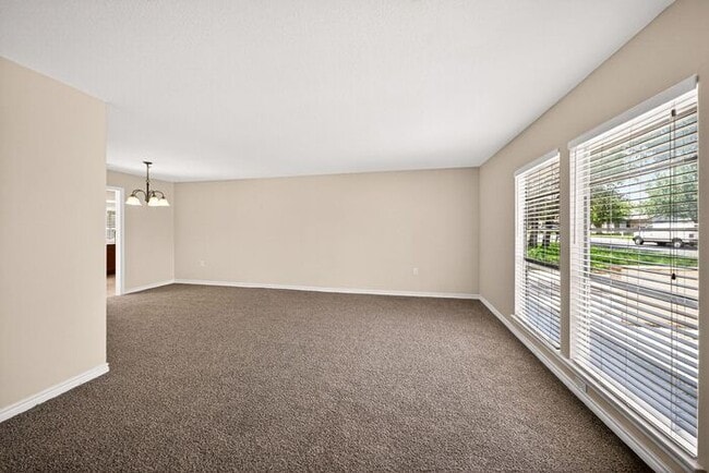 Building Photo - 6222 Fort Maddin St