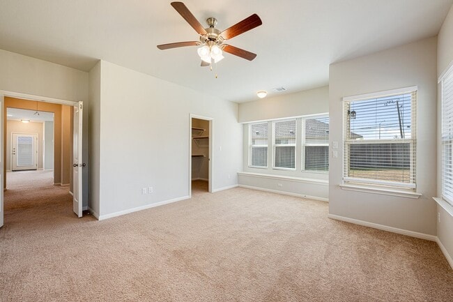 Building Photo - 18031 Lungo St