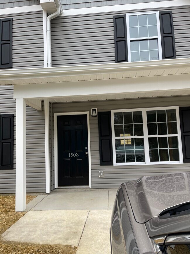 Primary Photo - 1503 Larkin St