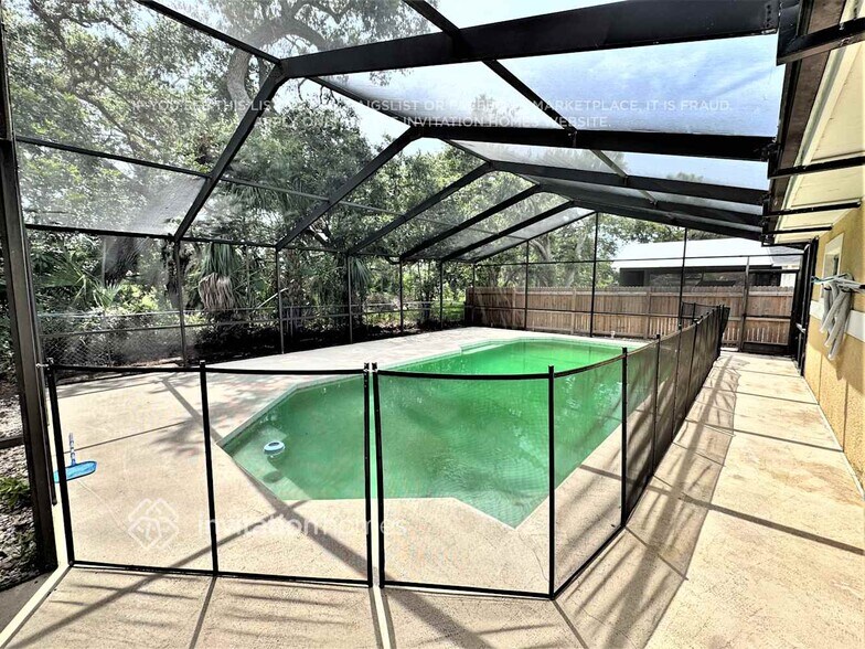 Building Photo - 7210 Meadowbrook Dr