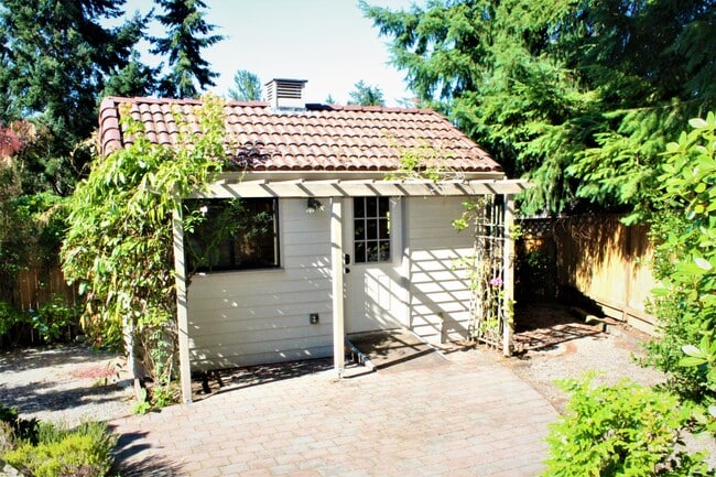 Building Photo - 321 Keach Ct