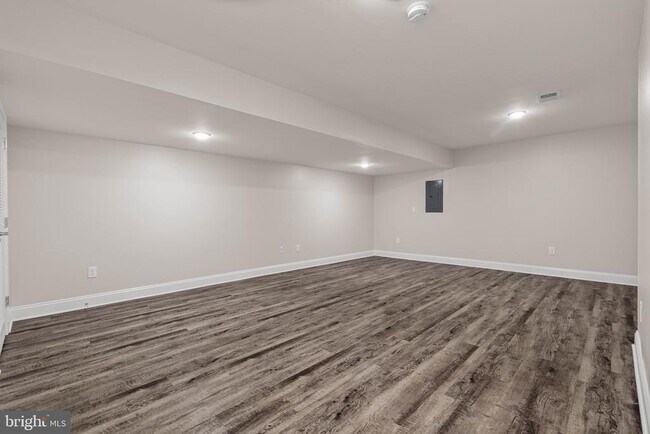 Building Photo - 303 Witherspoon St