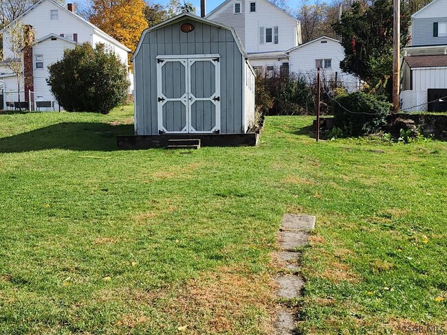 Building Photo - 825 4th St