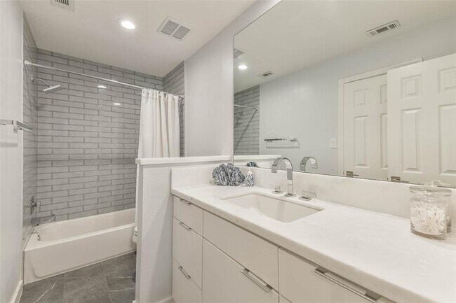 Building Photo - 2323 Pine Bend Dr