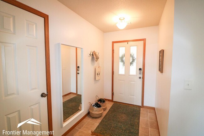 Building Photo - 416 Stone Grove Dr