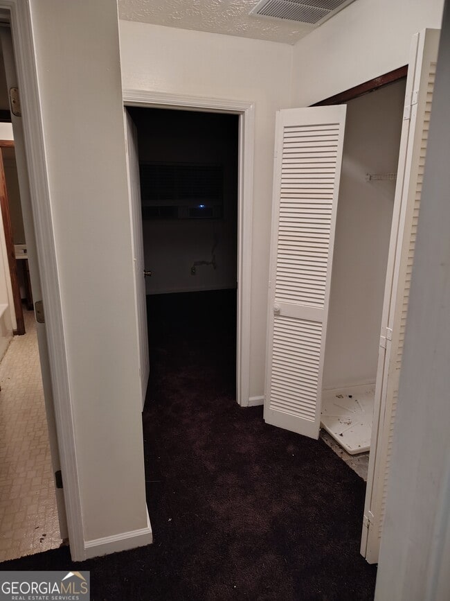Building Photo - 7045 Brentwood Ct
