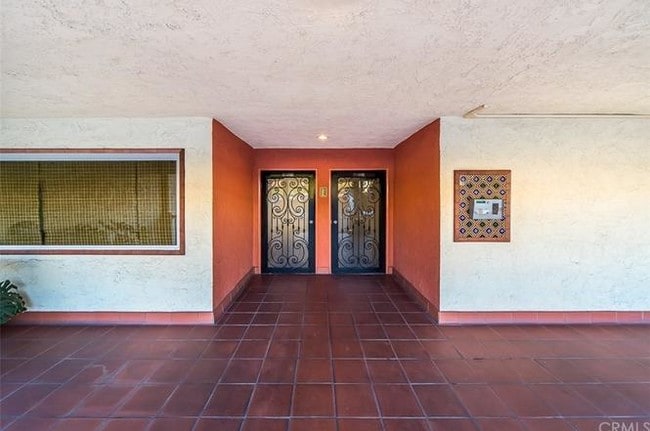 Complex Main Entry - 1707 Pacific Coast Hwy