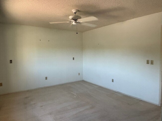 Building Photo - Spacious 3 bedroom Long Term Unfurnished home in Leisure World a 45+ Active Adult Resort Community