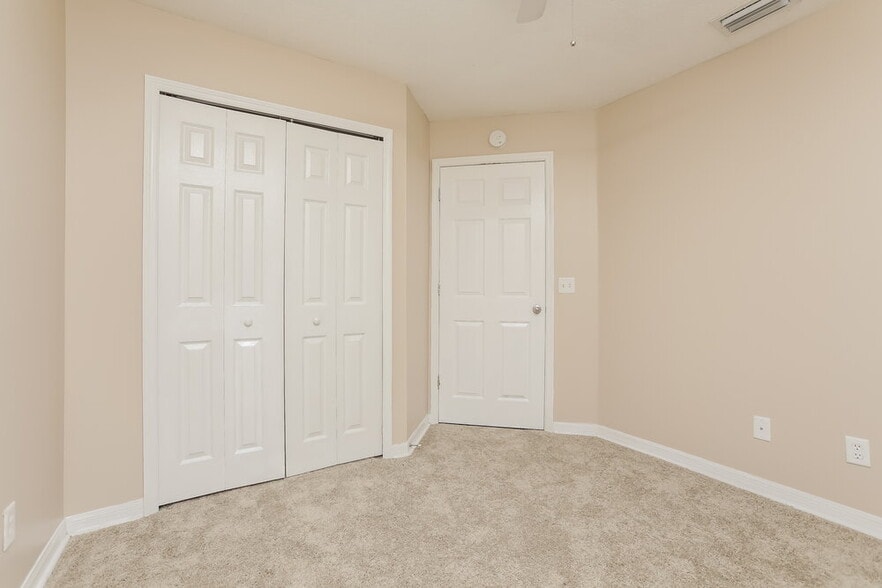 Building Photo - 210 Bloxam Ave