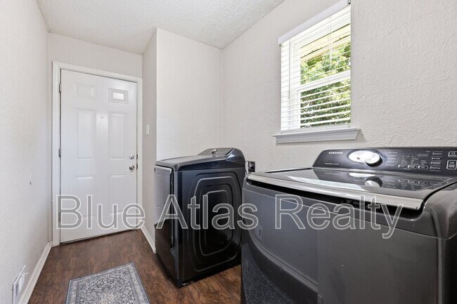 Building Photo - 5019 Blanchard Dr