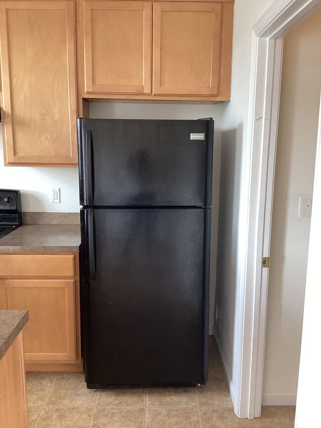 Building Photo - Bright 3 Bedroom, 2.5 Bath Townhome in Spring Grove Schools!!