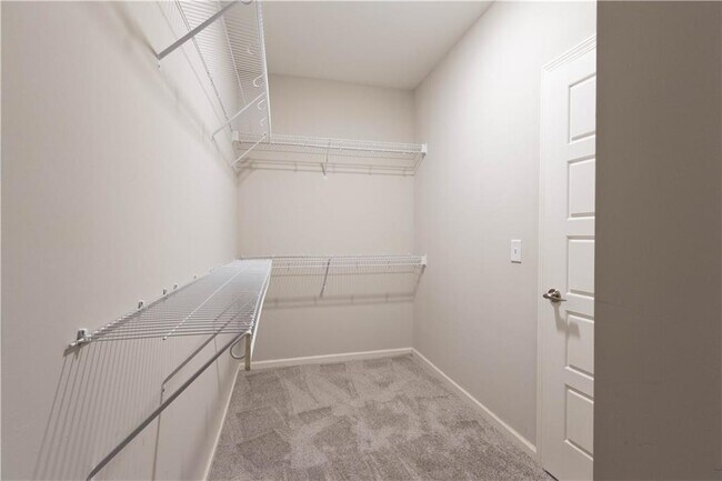 Building Photo - 214 Oakwood Dr
