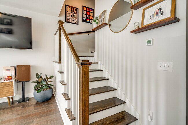 Building Photo - 717 Tral St