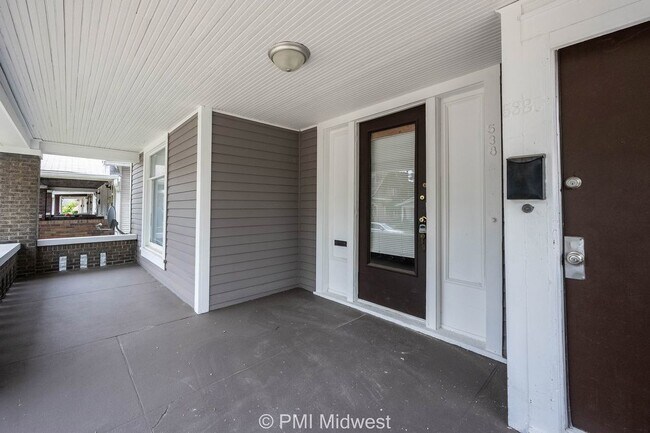 Building Photo - "Charming 3-Bedroom Duplex Haven on W 29th St – Spacious 1031 Sq Ft Gem in Indianapolis!"