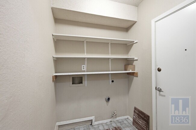 Building Photo - 9002 Marsh Dr