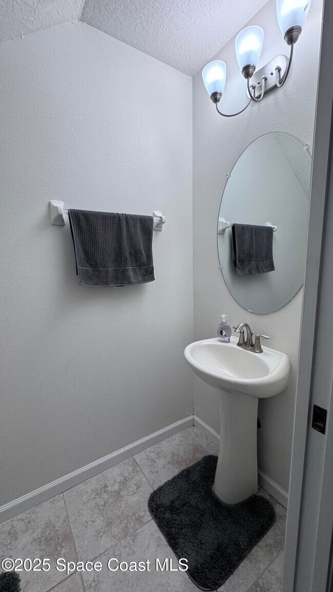 Building Photo - 759 Simeon Dr