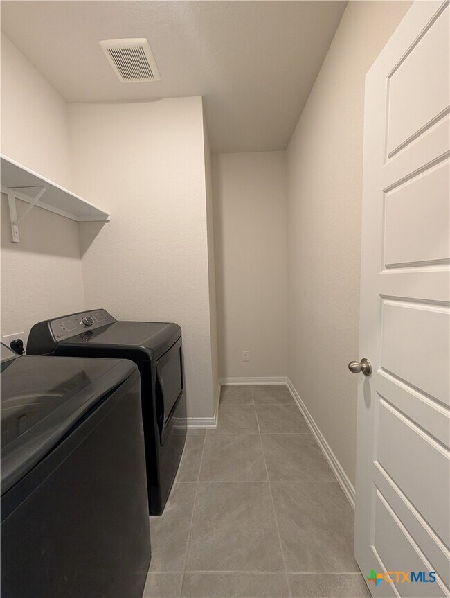 Building Photo - 3069 Charyn Wy