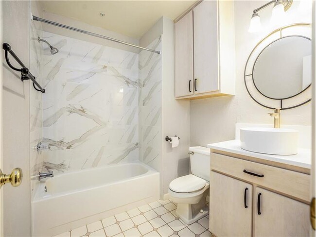 Building Photo - 746 Country Pl Dr