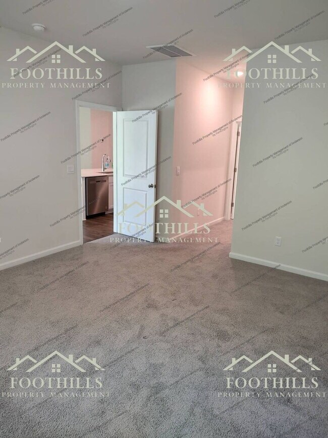 Building Photo - 102 Fancy Trl