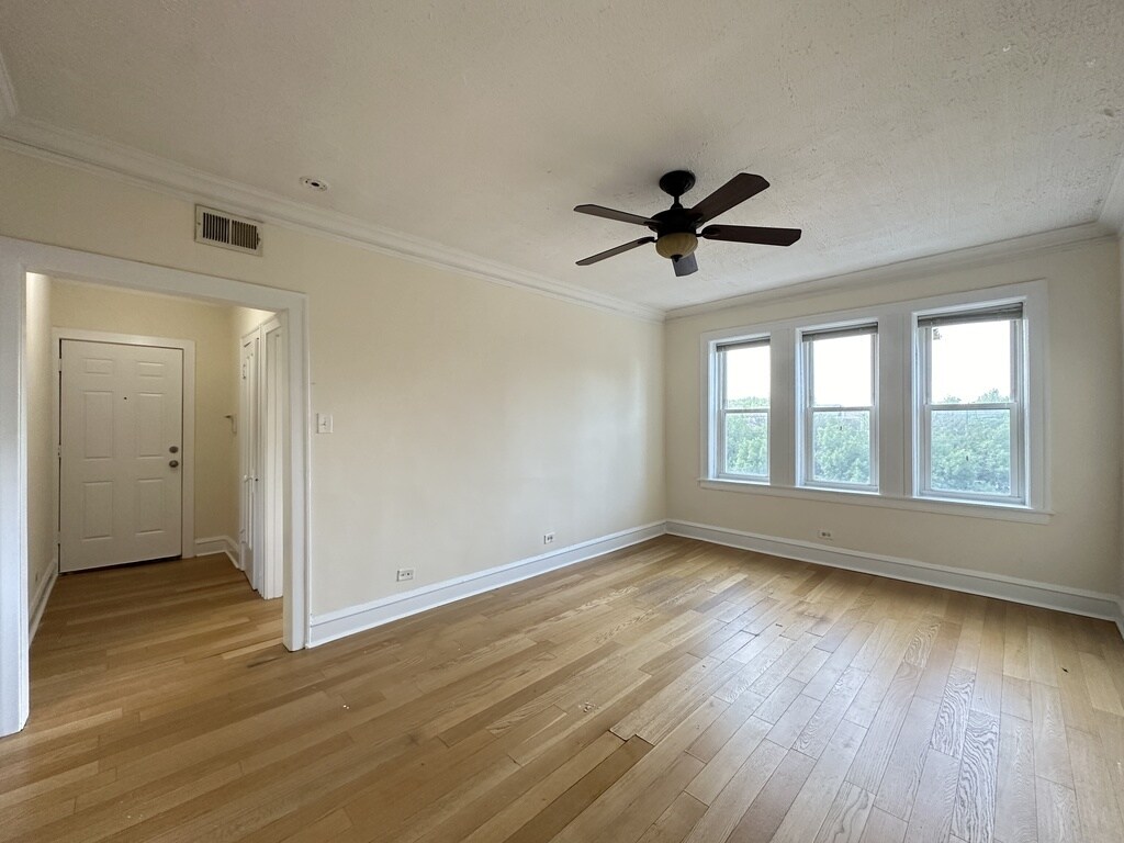 Building Photo - 3533 W Fullerton Ave
