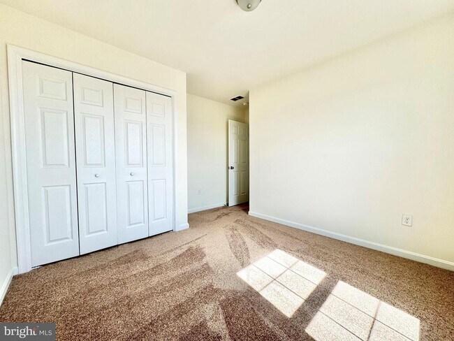 Building Photo - 76 Filbert Dr