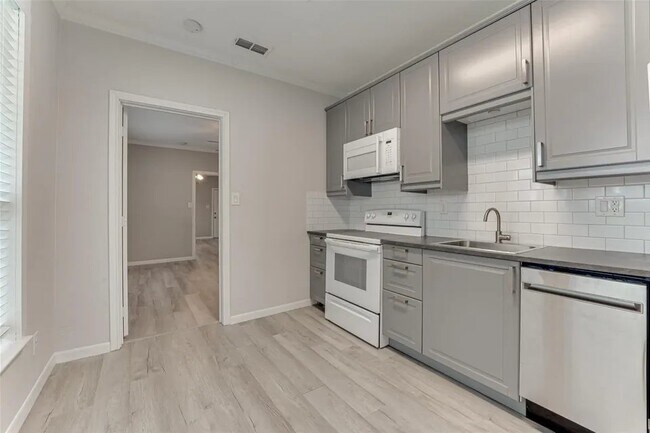 Building Photo - 803 N McKinney St