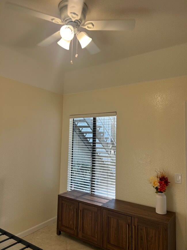 Building Photo - 22765 Lakeway Dr