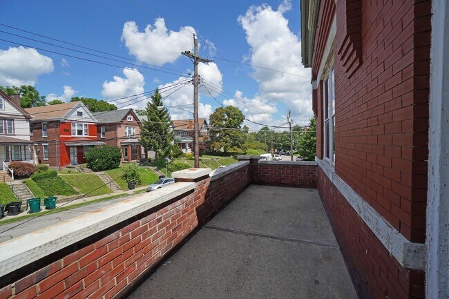 Building Photo - 2412 Fairview Ave
