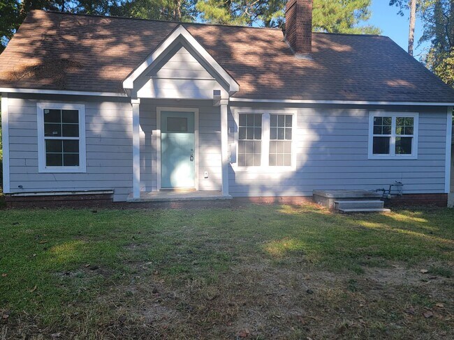 Building Photo - 2921 Sylvan Rd