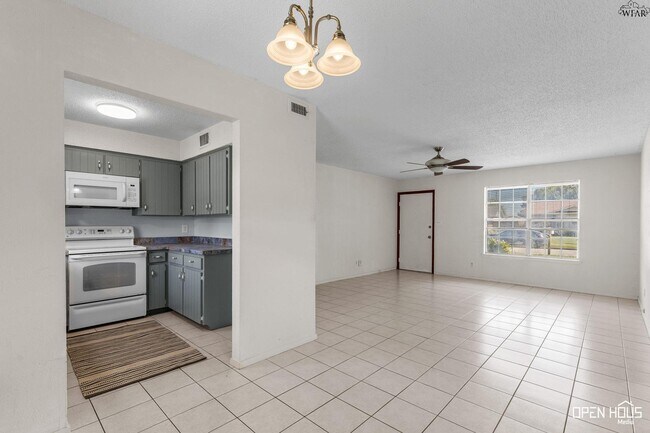 Building Photo - 212 Dirks Dr
