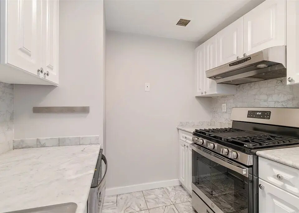 Kitchen - 15 North Beacon St