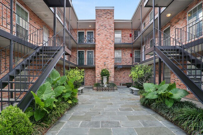 Building Photo - Gated Condo steps from Maple Street & St Charles!