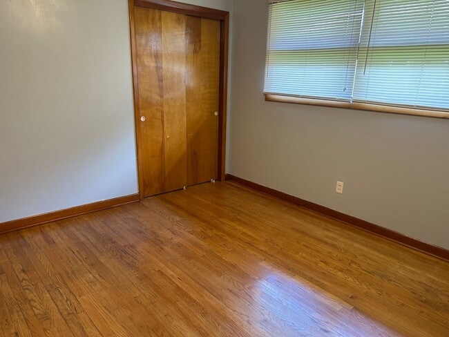 Building Photo - 2 Bedroom / 1 Bath  Home Kingsport, TN