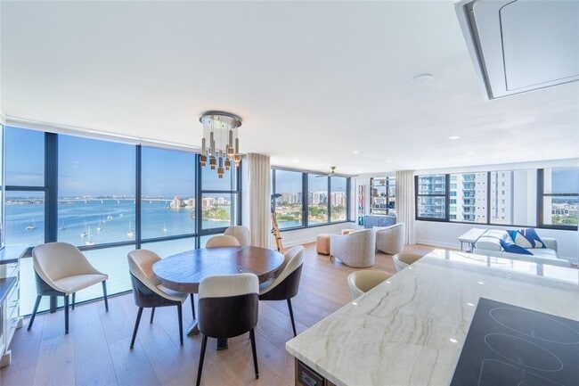 Building Photo - 770 S Palm Ave