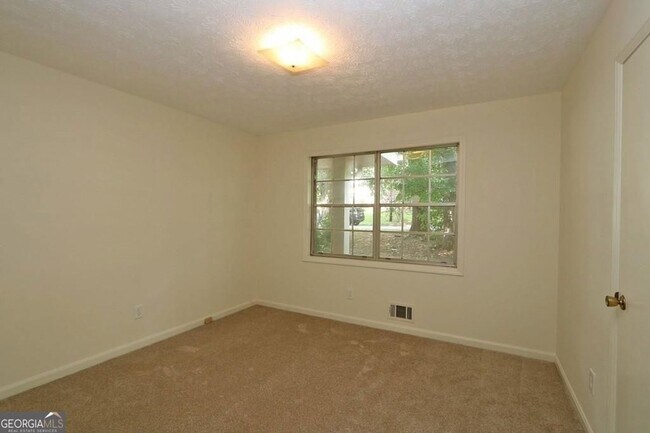 Building Photo - 4215 Fawn Ln SE