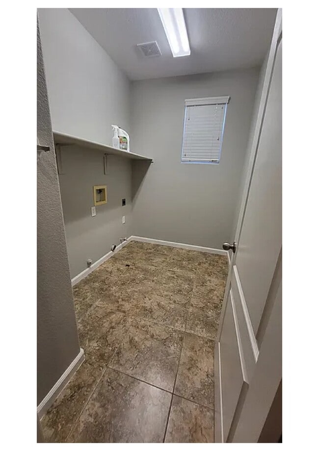 Building Photo - 1750 Bella Lago Dr