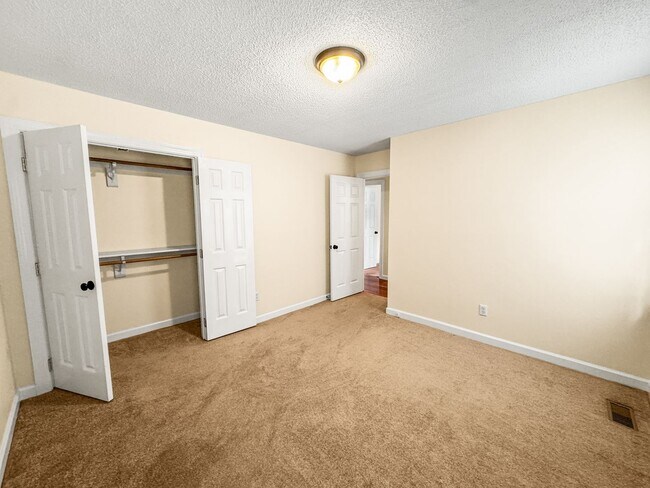 Building Photo - Beautiful 3-BR, 2-Bath home