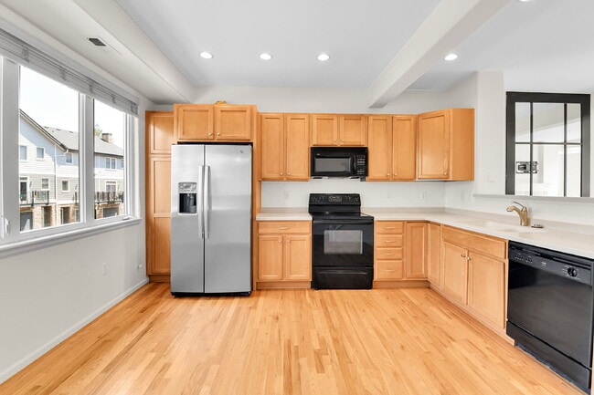 Building Photo - $2,300.00 - 2 Beds, 2 Baths, Condo in Littleton with Fireplace and Balcony!